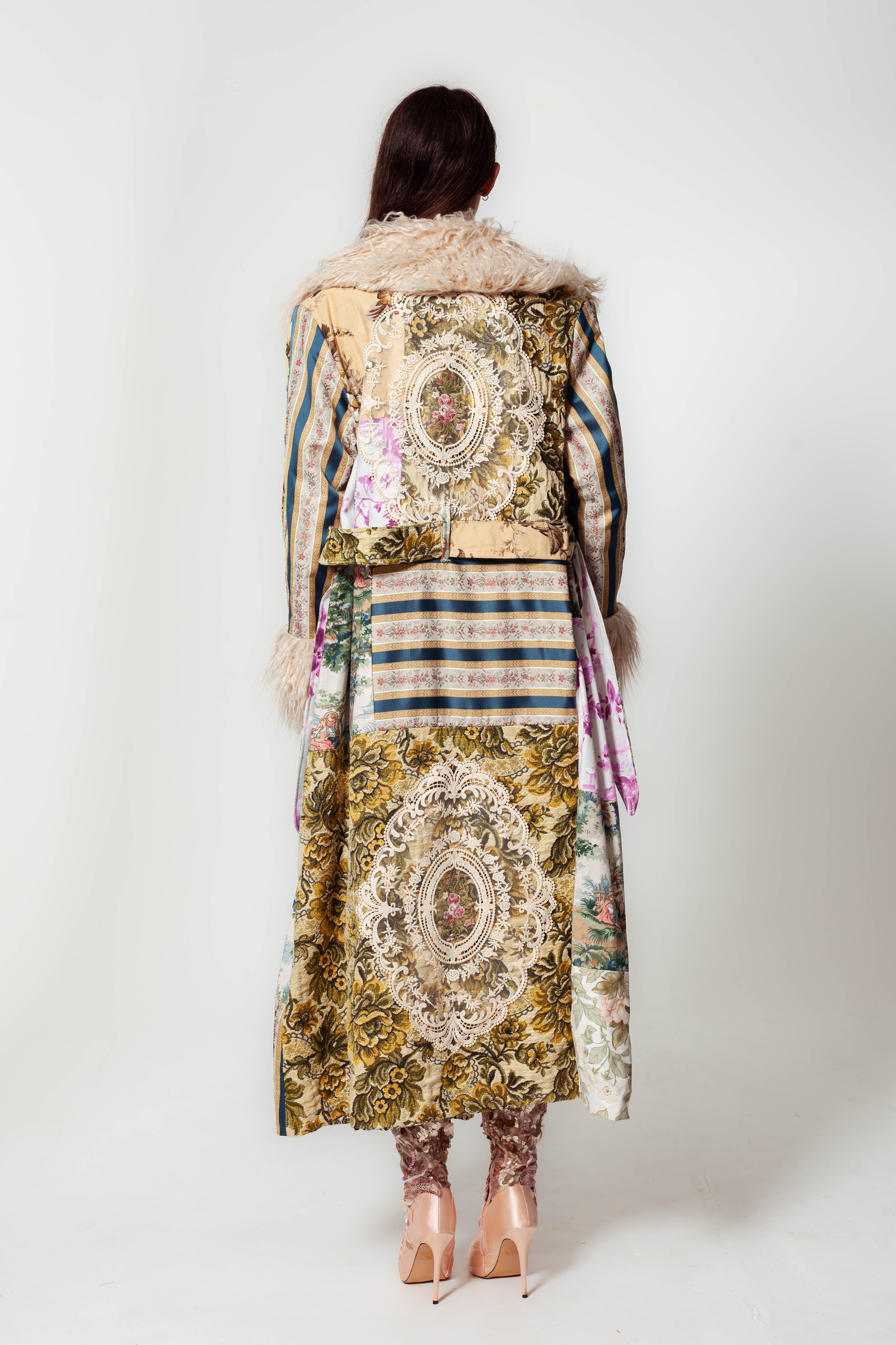 [BEAUTY IN CHAOS] Coat